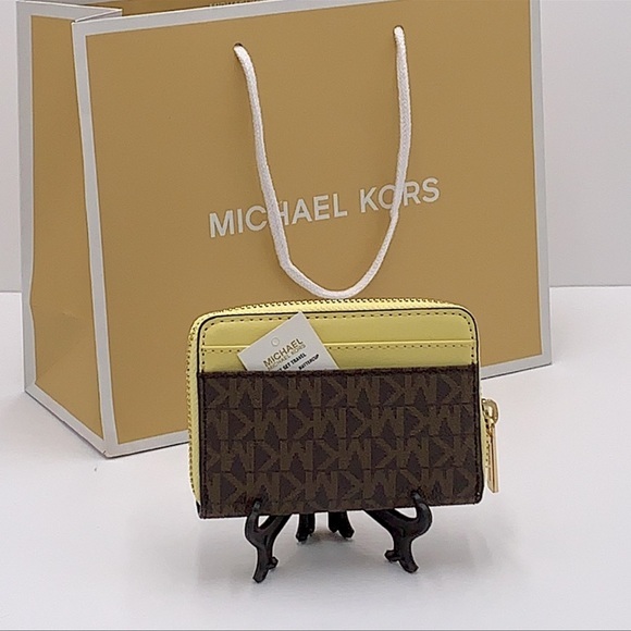 MICHAEL KORS JET SET TRAVEL MEDIUM ZIP AROUND CARD CASE BUTTERCUP - Picture 1 of 13